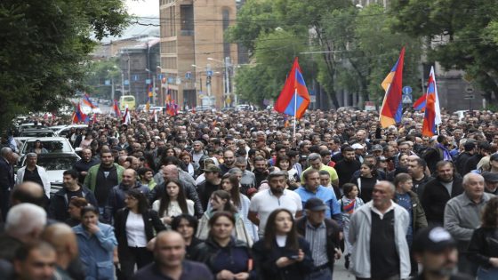 Armenians throng center of the capital to demand the prime minister’s resignation – MASHAHER