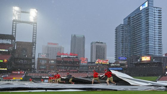 WATCH: Crazy video shows water gushing down stairs at Busch Stadium before Cubs-Cardinals game – MASHAHER