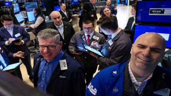 US stocks close down, oil tumbles after Fed minutes; Nvidia reports – MASHAHER