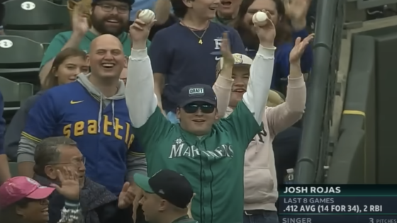 Mariners fan who caught consecutive foul balls throws out two first pitches – MASHAHER