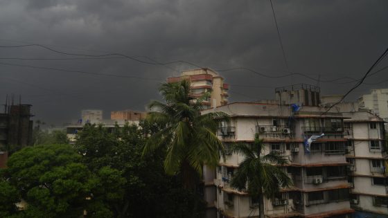 Collapsing billboard kills 3 and hurts 59 in heavy rains in Mumbai. Scores might be trapped – MASHAHER