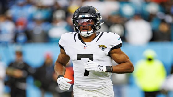 Reports: Cardinals signing ex-Jaguars wide receiver Zay Jones to 1-year, $4.25 million deal – MASHAHER