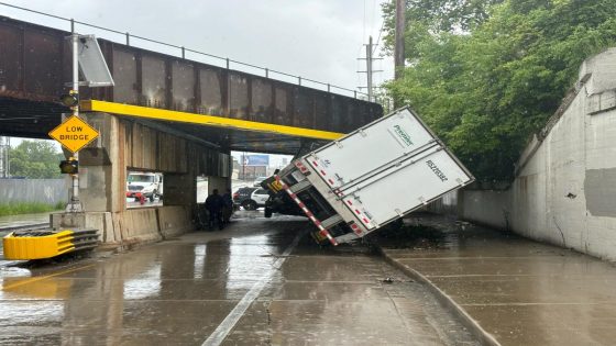 Kinnickinnic ‘can opener’ strikes again as semi strikes the Milwaukee bridge – MASHAHER