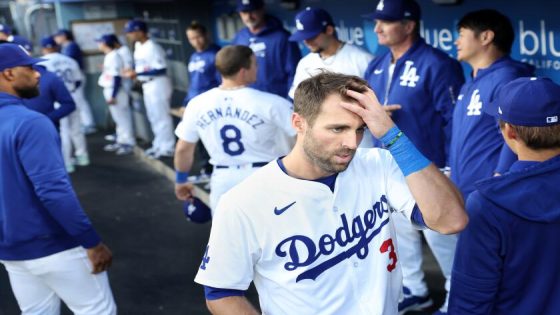 ‘It’s tough.’ Slumping Chris Taylor’s playing time cut, as Dodgers roster questions arise – MASHAHER