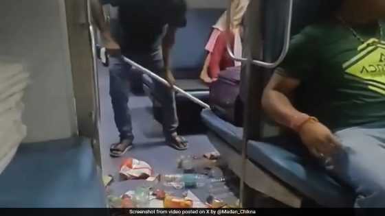 Video Of Worker Sweeping Train Trash Sparks Civic Sense Debate On Social Media – MASHAHER