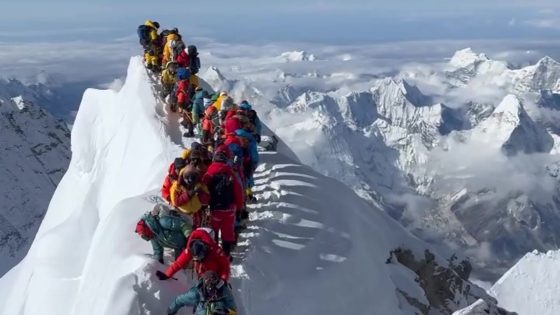 Mount Everest summit overcrowded with hundreds of climbers near peak just before cornice collapses | World News – MASHAHER