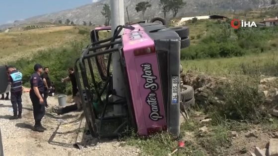 Turkey tourist minibus crash leaves 15 injured – including British man in life-threatening condition | World News – MASHAHER