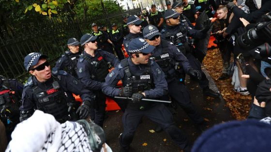 Six people arrested amid stand-off between pro-Palestinian and pro-Israel rallies in Melbourne – MASHAHER