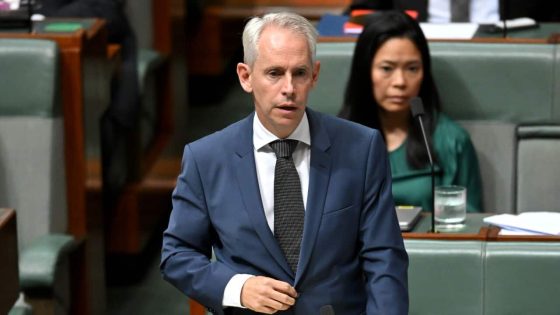 Immigration minister offers to speak to Perth home invasion victims after detainee arrest – MASHAHER