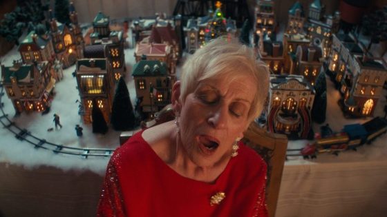 ‘Christmas Eve in Miller’s Point’ Review: A Nostalgic Family Gathering – MASHAHER