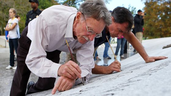 John Everett Benson, Who Chiseled John F. Kennedy’s Grave, Dies at 85 – MASHAHER