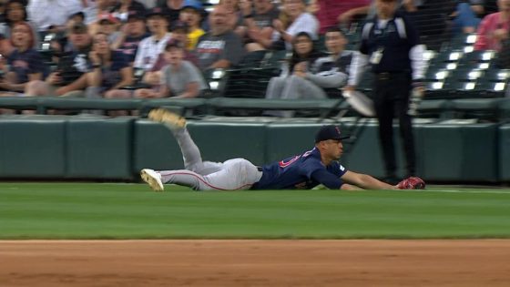 Rob Refsnyder's incredible diving catch – MASHAHER