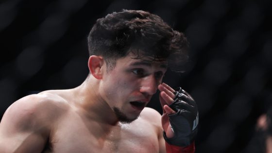 The UFC has an eye-poke problem. The new gloves missed the point – MASHAHER