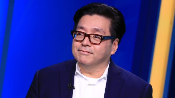 Fundstrat’s Tom Lee is about to raise his year-end forecast for the S&P 500 – MASHAHER