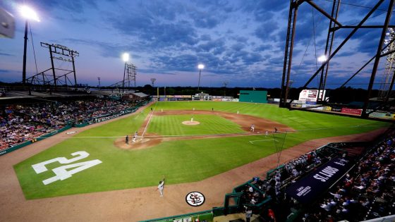 MLB at Rickwood Field: Baseball’s latest jewel event was an opportunity to honor the past, celebrate Willie Mays where it all began – MASHAHER