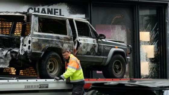 Thieves ram-raid Chanel store in Paris – MASHAHER