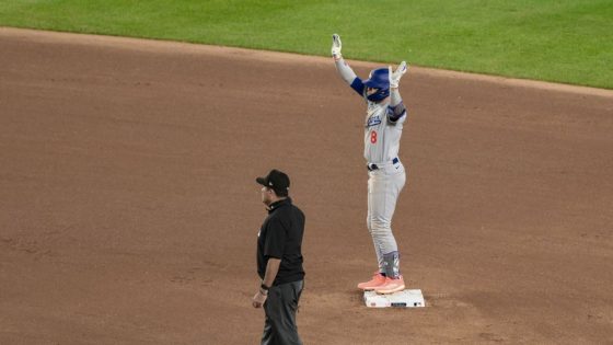 Dodgers’ Kiké Hernández makes error during in-game interview – MASHAHER