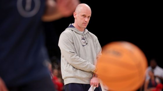 Why would Dan Hurley turn down the Lakers to stay at UConn? Surprising, maybe, but it makes sense – MASHAHER