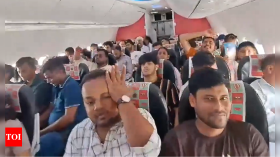 Watch: SpiceJet passengers made to wait inside aircraft for over an hour amid heatwave | India News – MASHAHER