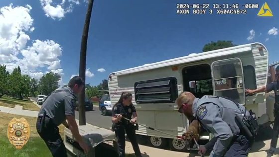 Video shows police rescue dog from hot trailer – MASHAHER