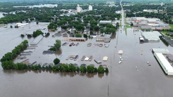 Crews Race to Fortify Levees as Floods Swallow Midwestern Towns – MASHAHER