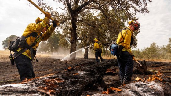 Wildfire Spreads Near Town Destroyed in California’s Worst Blaze – MASHAHER