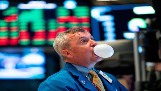 There are 8 warning signs of a stock market bubble and 6 of them have already flashed, UBS says – MASHAHER