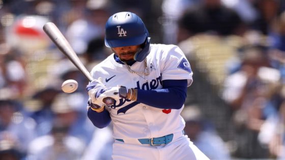 Dodgers All-Star Mookie Betts leaves game after being hit in hand with 98 mph fastball – MASHAHER