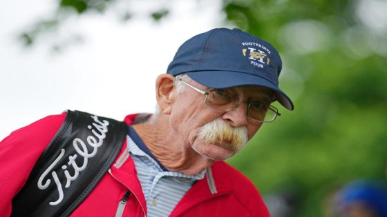 C.T. Pan goes through 3 caddies, including a random fan, after Mike ‘Fluff’ Cowan slips at RBC Canadian Open – MASHAHER