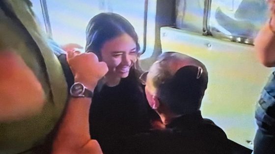 Israeli hostage Noa Argamani is reunited with father after Hamas kidnapping – MASHAHER