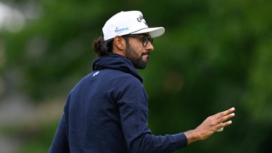 Akshay Bhatia shares the lead in Detroit after his golf ball finds a fairway drain on the 17th – MASHAHER