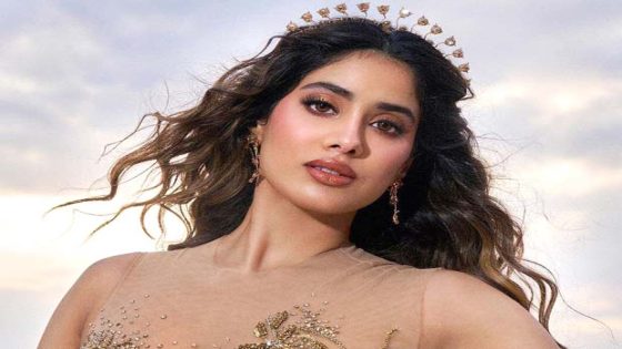 Exclusive: Janhvi Kapoor wins hearts with sweet gesture at the Bollywood Hungama Hangout, holds baby fan while promoting Mr & Mrs Mahi : Bollywood News – MASHAHER