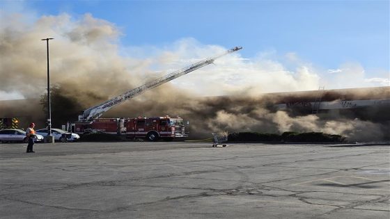 West Valley strip mall engulfed in flames, firefighter injured – MASHAHER