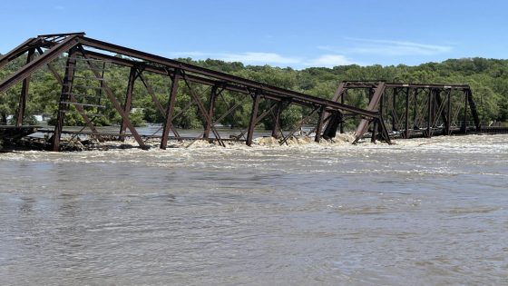 Midwestern flooding collapses a bridge, forces evacuations and kills at least 2 – MASHAHER