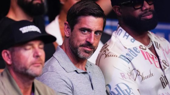 Back from Egypt, Aaron Rodgers takes in UFC event – MASHAHER