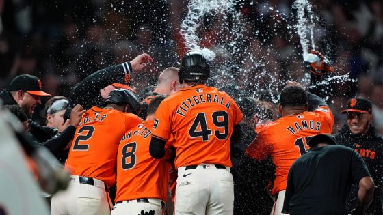 Giants walk-off photo accidentally captures incredible Cepeda tribute – MASHAHER