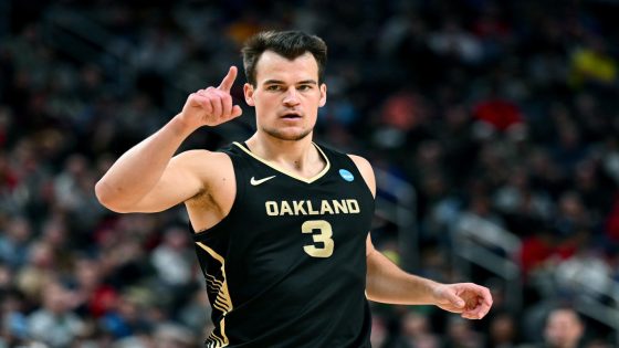 NCAA tournament breakout, Oakland sharpshooter Jack Gohlke, signs with Thunder – MASHAHER