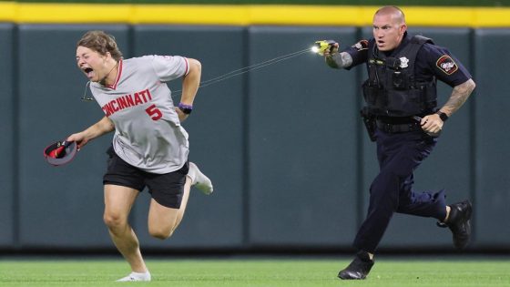 Watch: Pitch-invading baseball fan tasered by police after performing backflip – MASHAHER