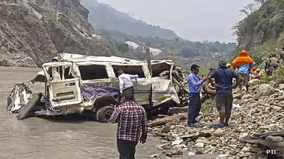 8 Dead As Tempo Traveller Carrying 23 People Falls In Gorge In Uttarakhand On Rishikesh-Badrinath Highway – MASHAHER