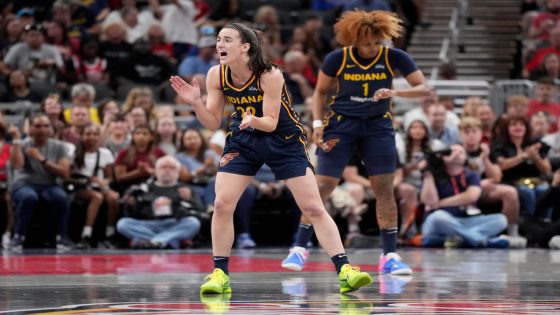 Caitlin Clark scores 23, leading Fever to 2nd win over Sky this WNBA season – MASHAHER