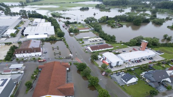 A firefighter dies and a long-distance train derails amid heavy rains and flooding in Germany – MASHAHER