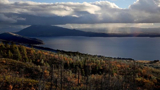 Shocking before-and-after photos show California’s famed Clear Lake turn bright green – MASHAHER