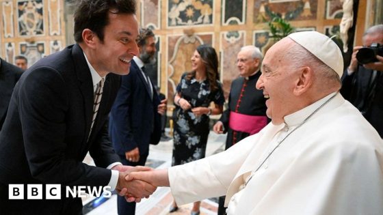 Pope Francis meets Jimmy Fallon and 105 other comics at Vatican – MASHAHER