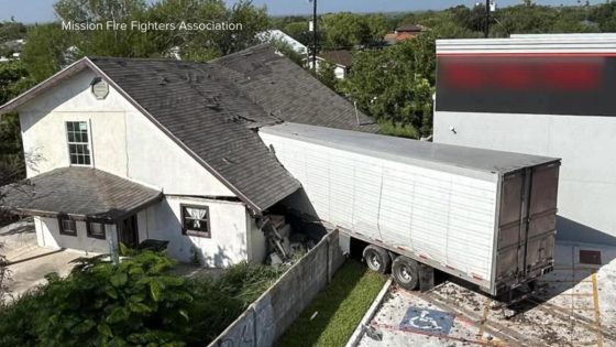 Tractor trailer veers off Texas highway – MASHAHER