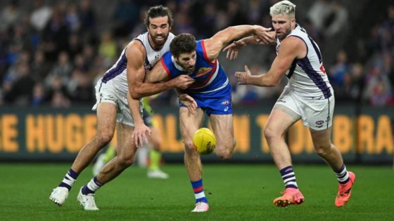 Bontempelli leads Bulldogs to big win over Dockers – MASHAHER