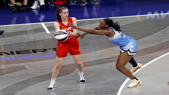 Sky’s Chennedy Carter declines to talk about foul on Caitlin Clark as discussion of physicality, officiating continues – MASHAHER