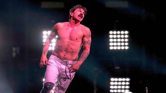 Red Hot Chili Peppers bring the heat on a steamy NC summer night – MASHAHER