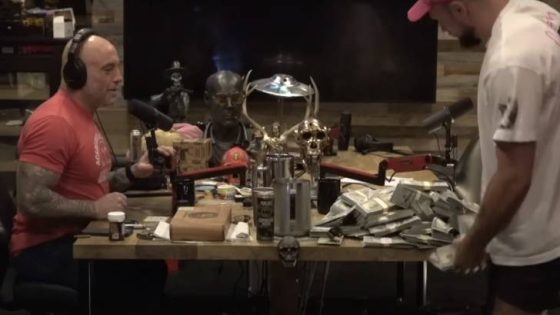 A guest on Joe Rogan’s podcast dumped a ‘ridiculous’ $1 million in cash on his desk — here’s why – MASHAHER