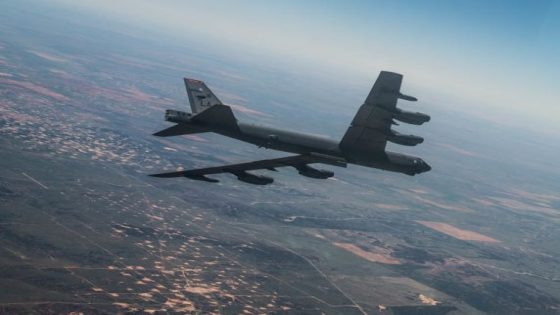 B-52 bomber crew picks up award for pulling their plane out of life-threatening ‘catastrophic’ failures at 1,200 feet – MASHAHER