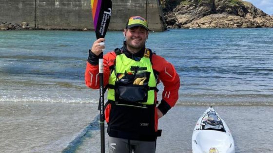 Kayaker faces gunfire and 6ft waves in record bid – MASHAHER